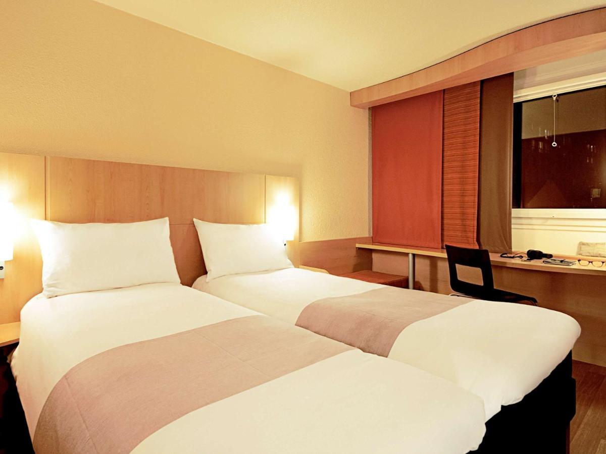 Hotel Ibis Douala Esterno foto