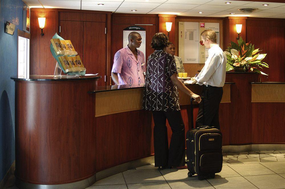 Hotel Ibis Douala Esterno foto