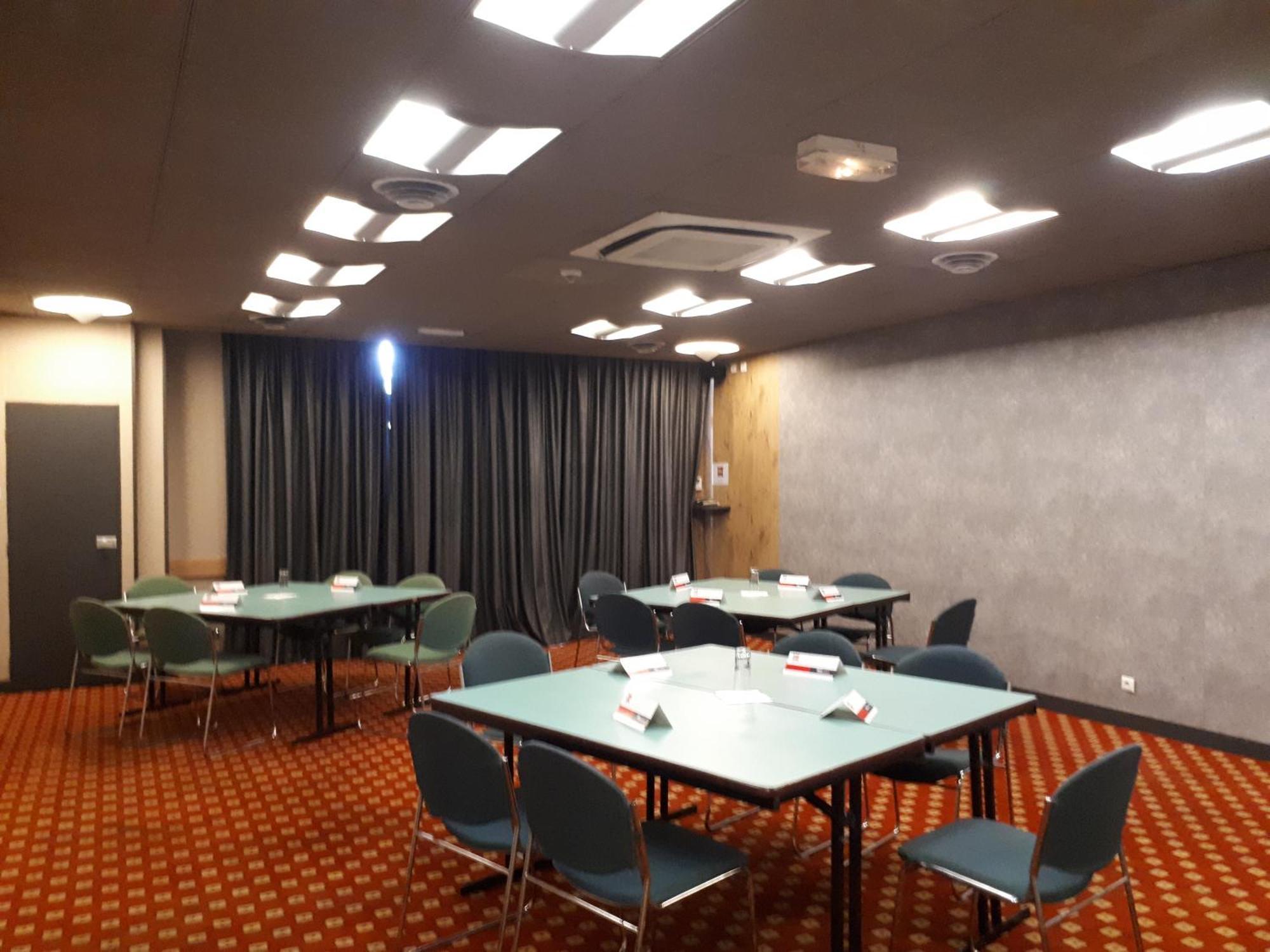 Hotel Ibis Douala Esterno foto