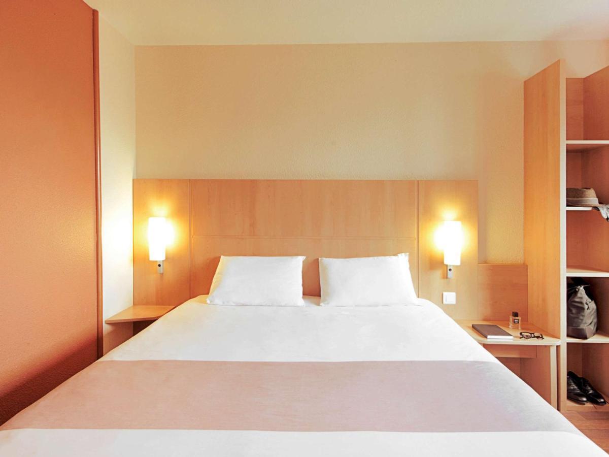Hotel Ibis Douala Esterno foto