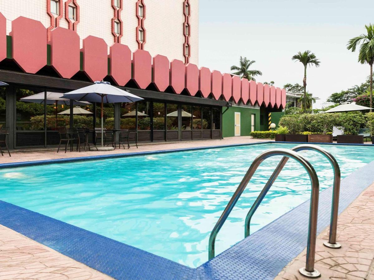 Hotel Ibis Douala Esterno foto