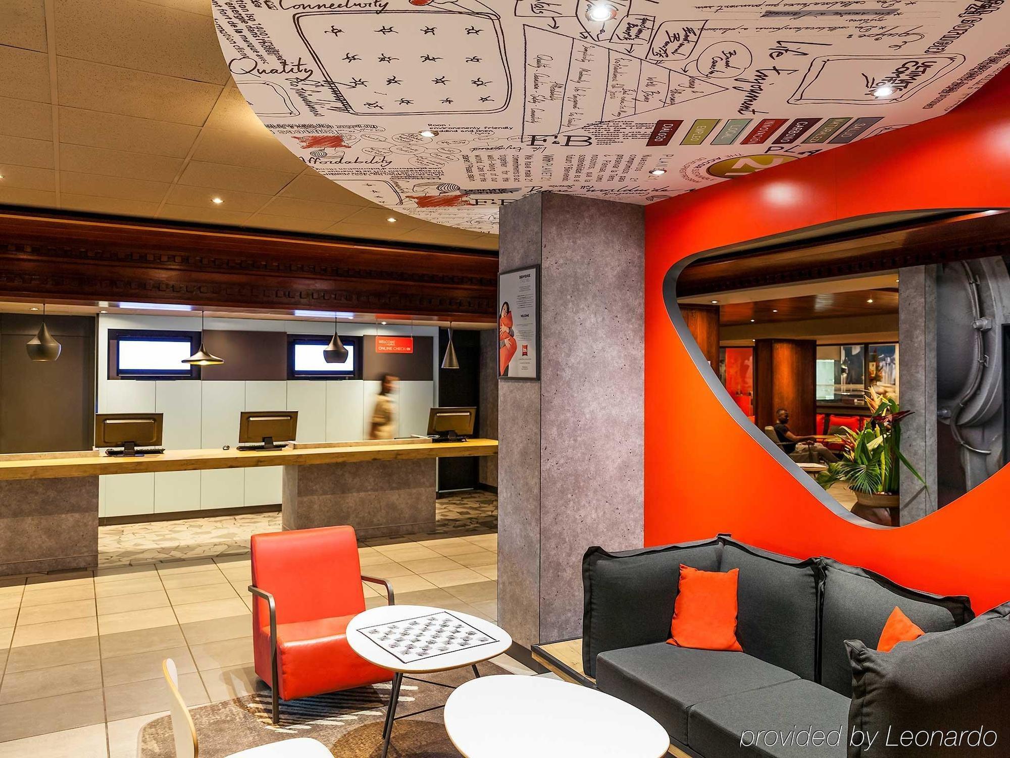 Hotel Ibis Douala Esterno foto