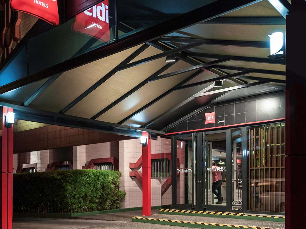 Hotel Ibis Douala Esterno foto