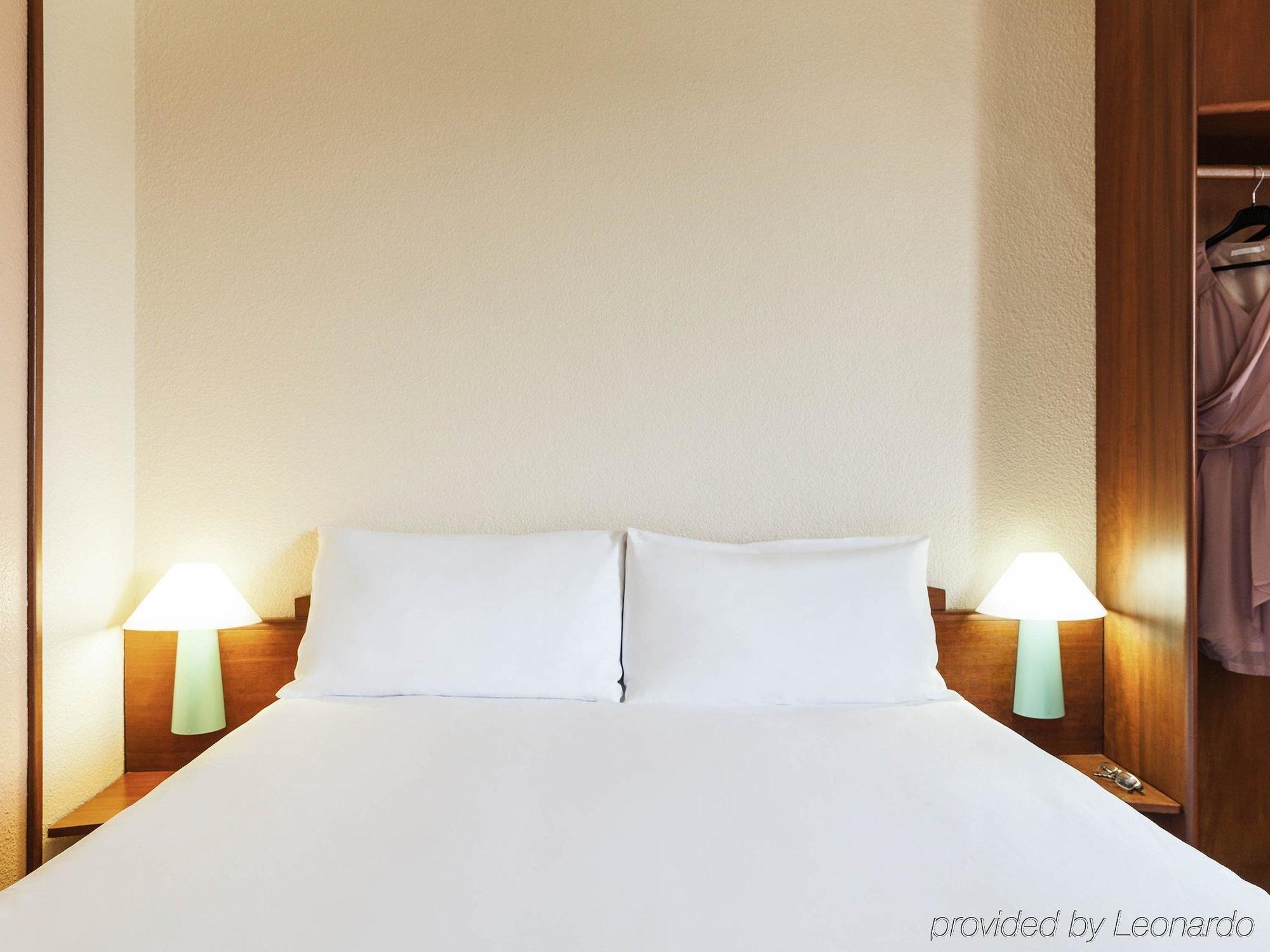 Hotel Ibis Douala Esterno foto
