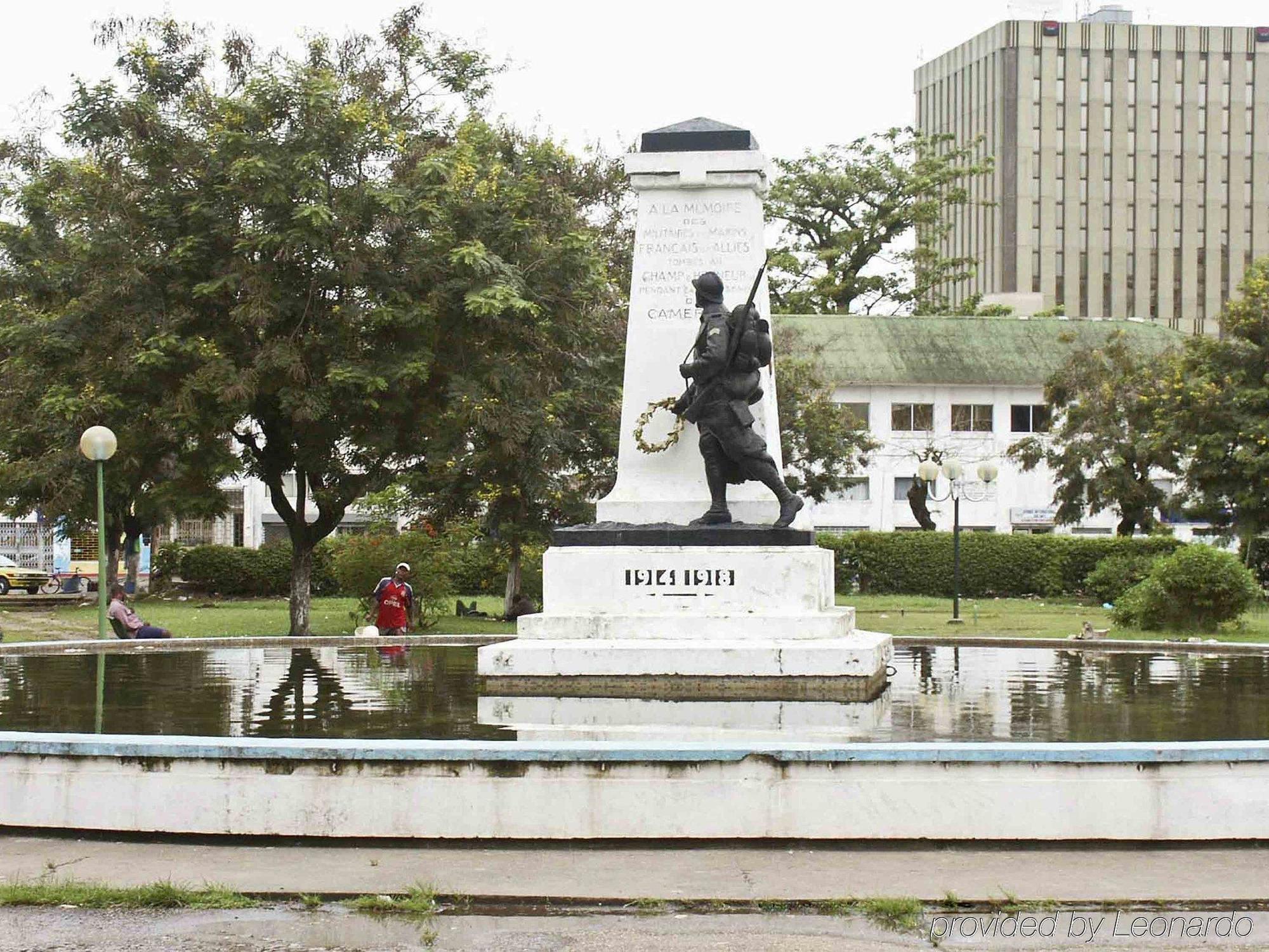 Hotel Ibis Douala Esterno foto