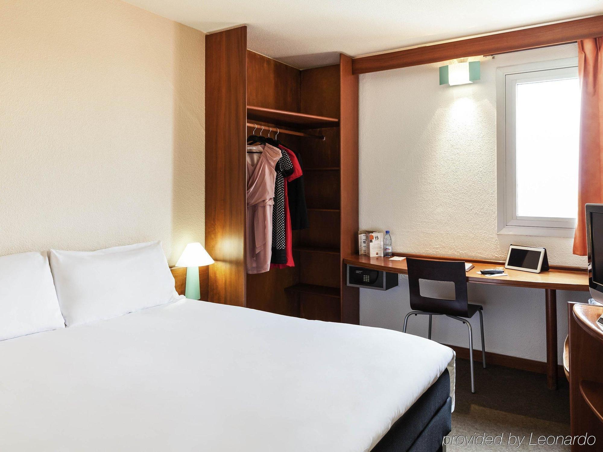 Hotel Ibis Douala Esterno foto