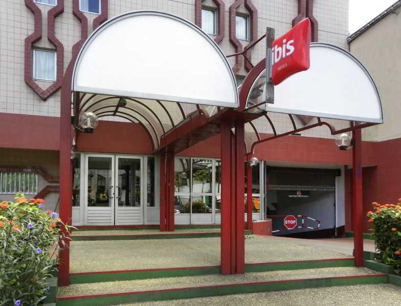 Hotel Ibis Douala Esterno foto