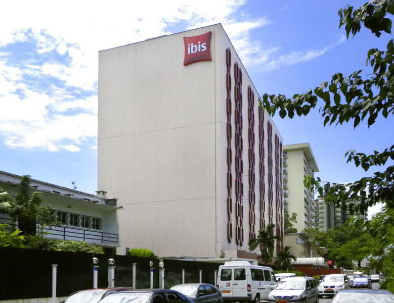 Hotel Ibis Douala Esterno foto