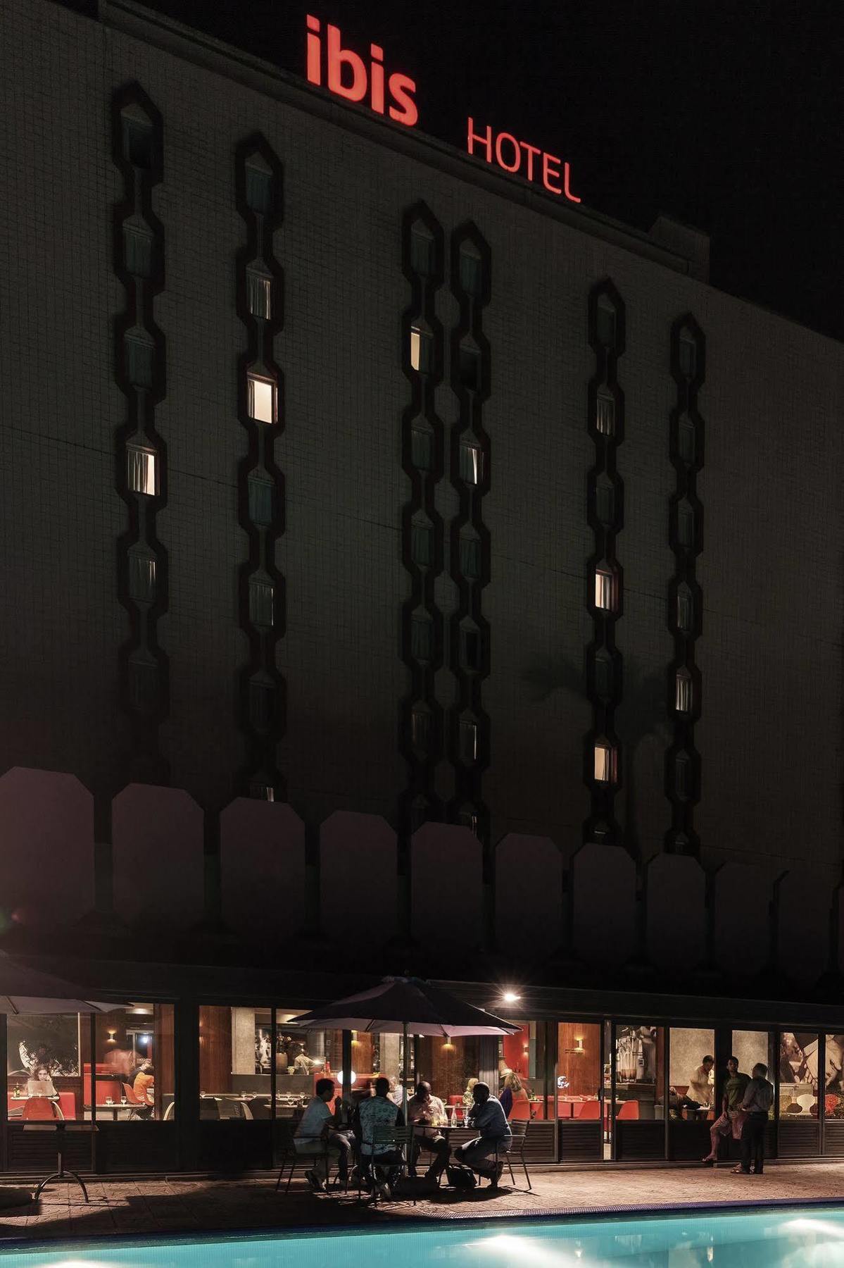 Hotel Ibis Douala Esterno foto