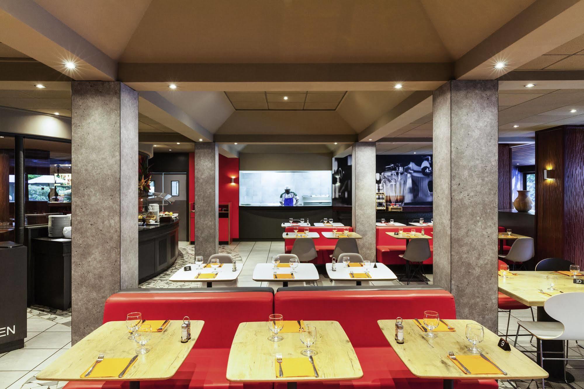 Hotel Ibis Douala Esterno foto