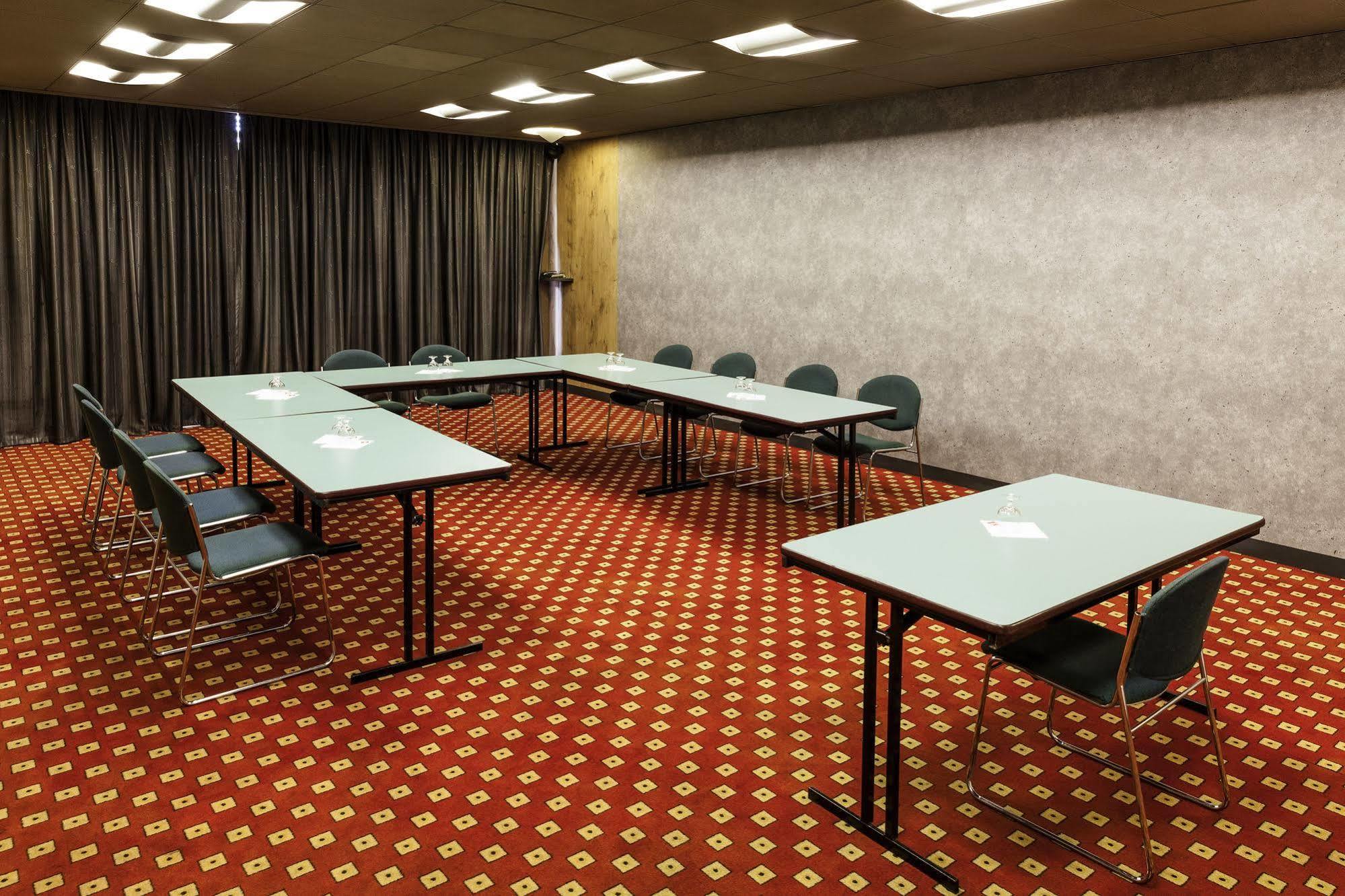 Hotel Ibis Douala Esterno foto