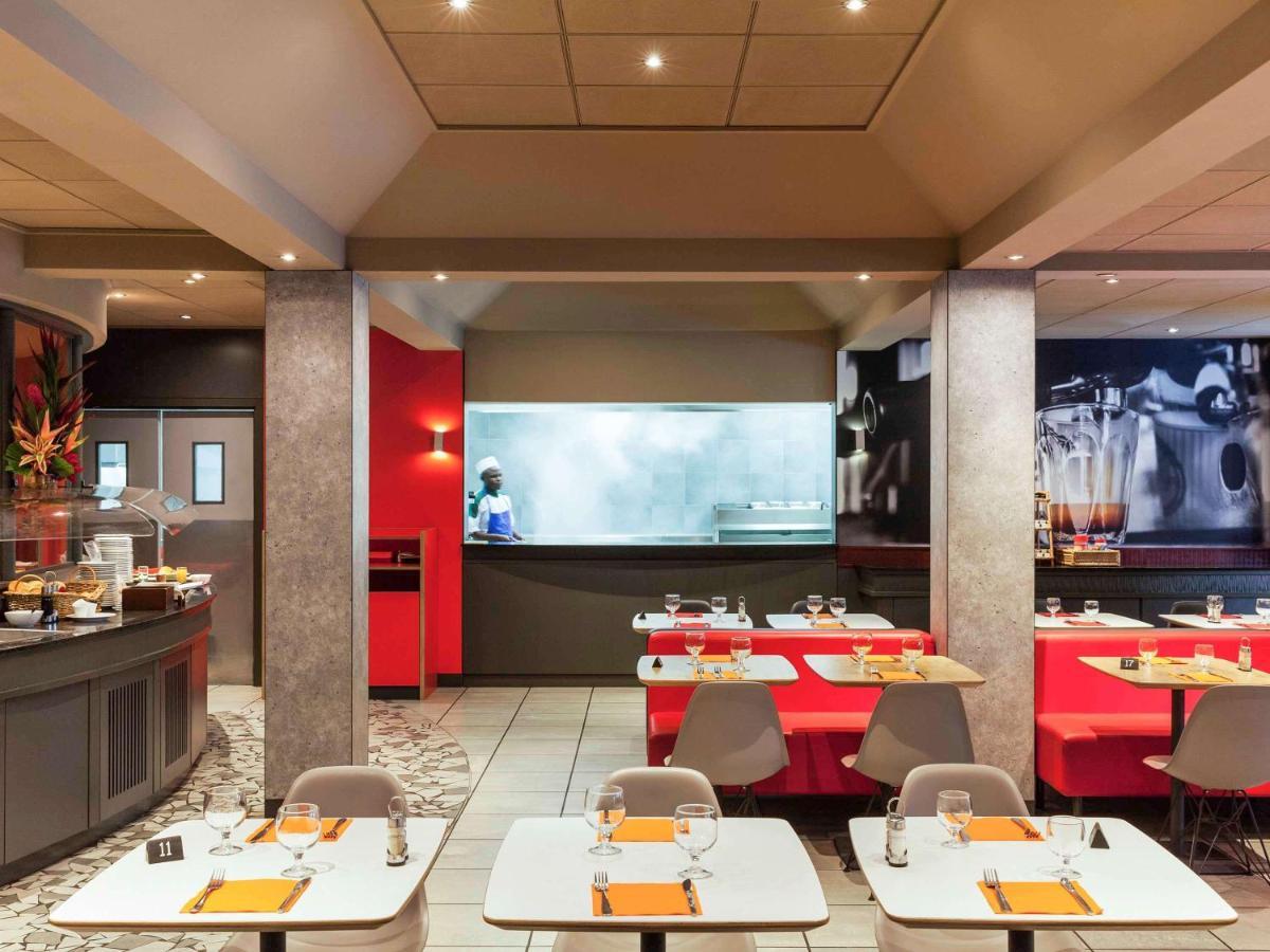 Hotel Ibis Douala Esterno foto