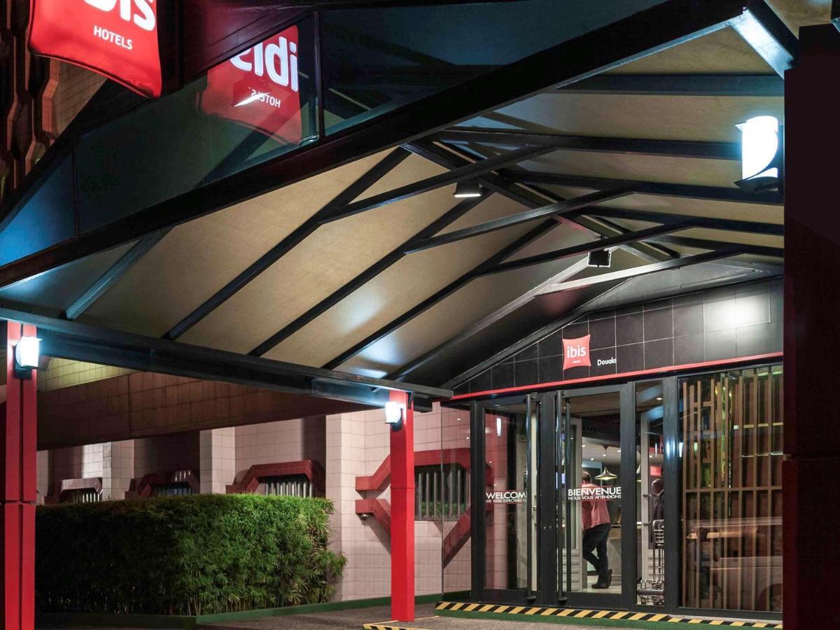 Hotel Ibis Douala Esterno foto